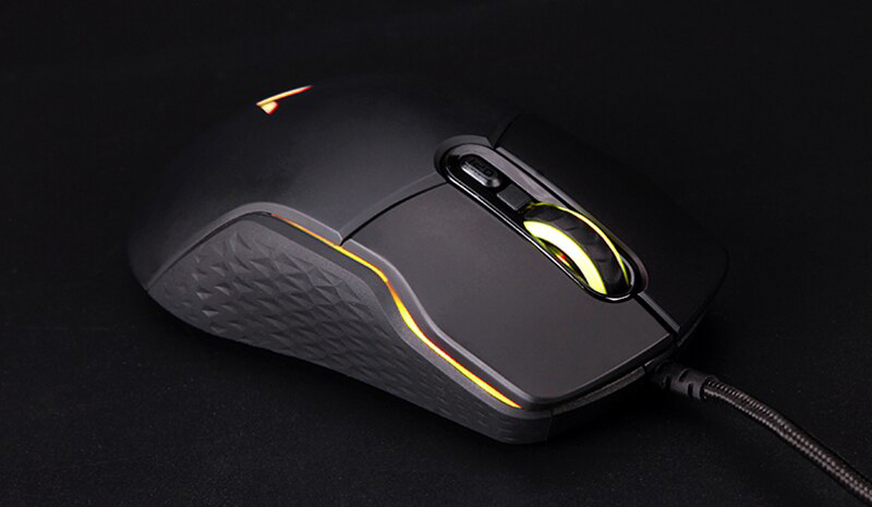 Cực nhạy với độ phân giải lên tới 6200 DPI