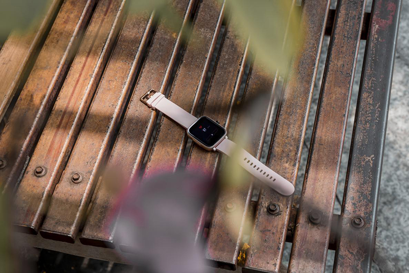 Điều chỉnh playlist yêu thích trực tiếp trên mặt cảm ứng đồng hồ