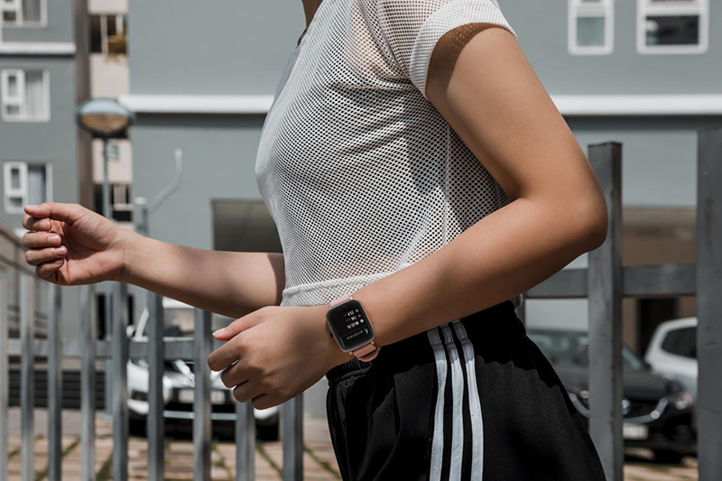 Lưu ý không để đồng hồ tiếp xúc với nước quá nhiều và quá lâu