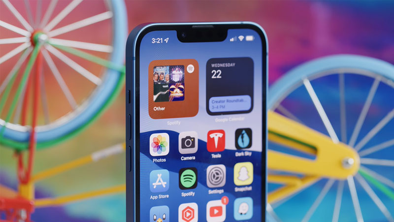 iPhone 13 series sở hữu m&agrave;n h&igrave;nh với độ ph&acirc;n giải Full HD+