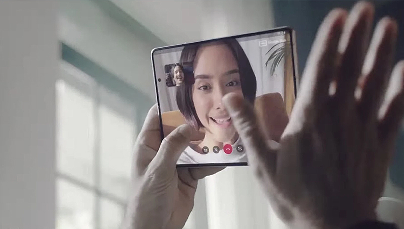 Khi d&ugrave;ng camera ẩn video call