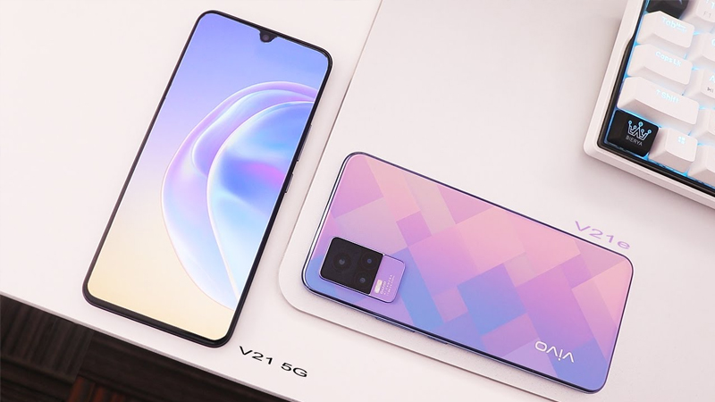 Màn hình điện thoại Vivo V21 5G và mặt lưng điện thoại Vivo V21e