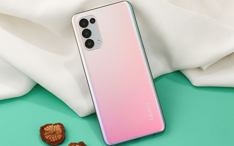 OPPO Reno5 có ph&acirc;̀n vượt tr&ocirc;̣i hơn khi h&ocirc;̃ trợ sạc nhanh 50W