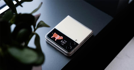 Những điều tuyệt vời mà màn hình phụ Samsung Galaxy Z Flip3 mang đến