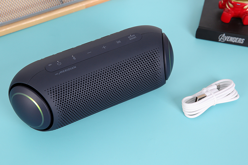Loa Bluetooth LG Xboom Go PL5 có thiết kế hình trụ