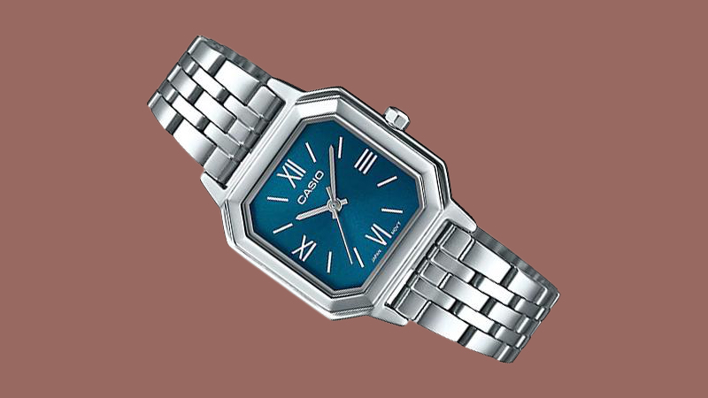 Khuôn viền sáng là điểm cộng của chiếc đồng hồ này