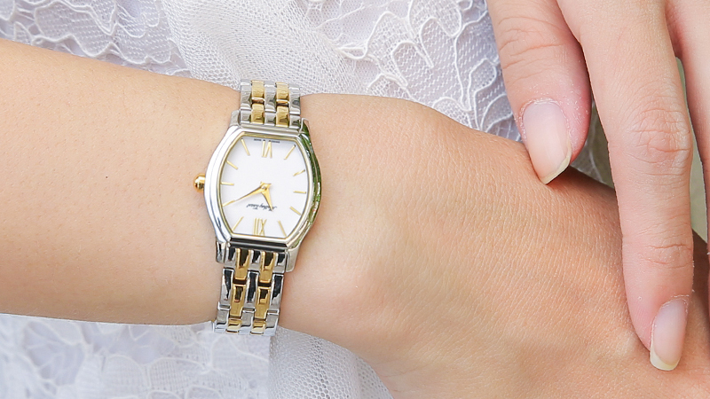 Vẻ ngo&agrave;i nổi bật, ấn tượng với m&agrave;u sắc rực rỡ