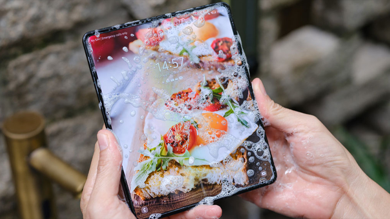 Samsung Galaxy Z (m&agrave;n h&igrave;nh gập)