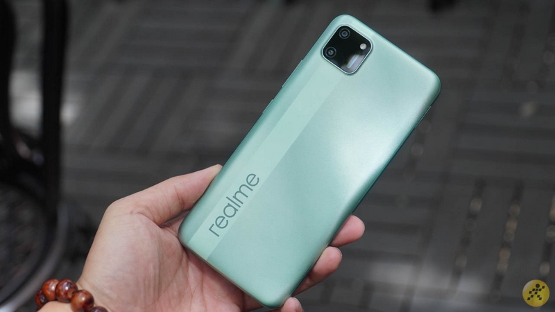 Kiểm tra điện thoại Realme chính hãng qua thiết kế