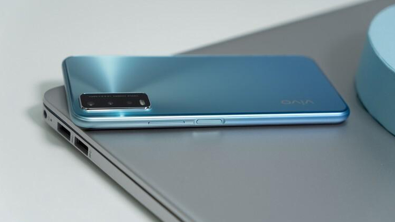 Vivo V20 SE v&agrave; Y20s đều l&agrave; những sản phẩm thuộc ph&acirc;n kh&uacute;c tầm trung