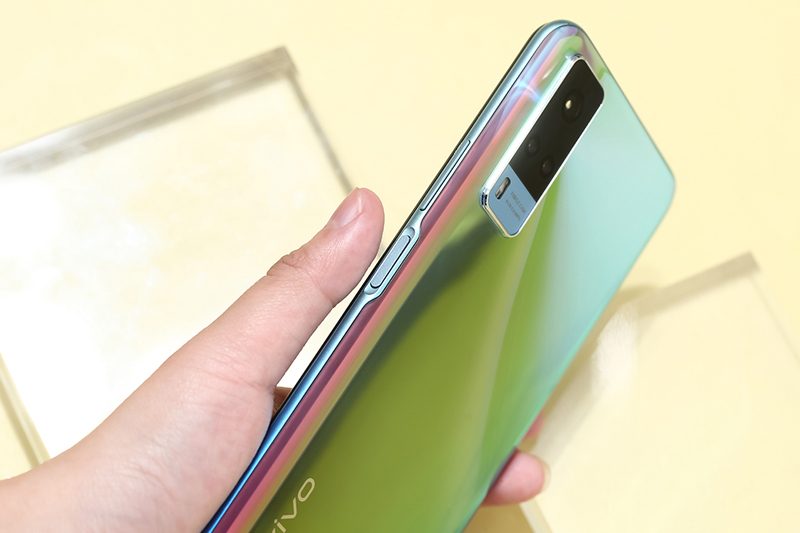 Cảm biến vân tay đặt cạnh viền