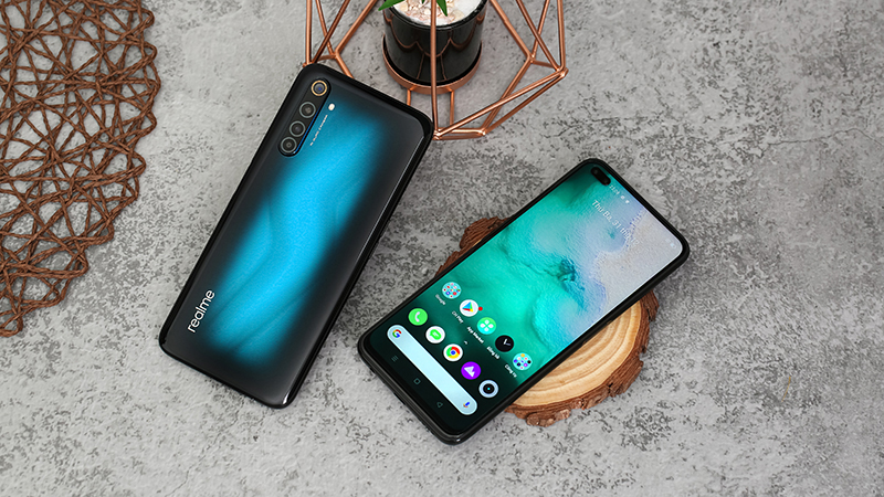 Tương tự với Realme 7, Realme 6 Pro cũng sở hữu 3 phiên bản bộ nhớ