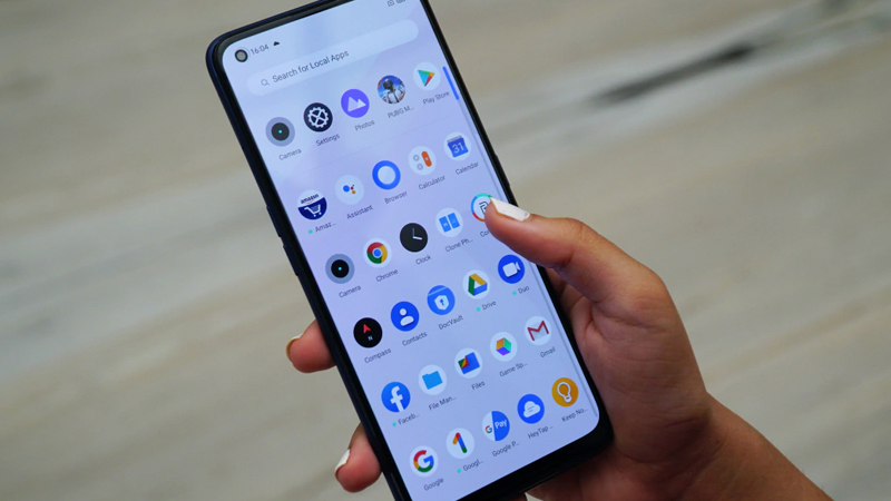 Realme 7 còn sở hữu tỉ lệ khung hình 20:9 tạo cảm giác thon gọn 