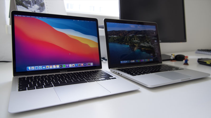 MacBook Pro thường dày, nặng hơn so với MacBook Air