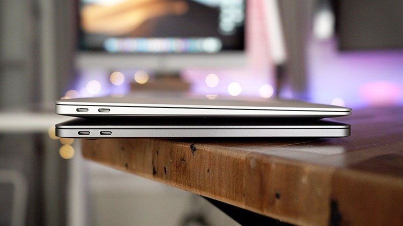 MacBook Air mỏng nhẹ hơn so với MacBook Pro