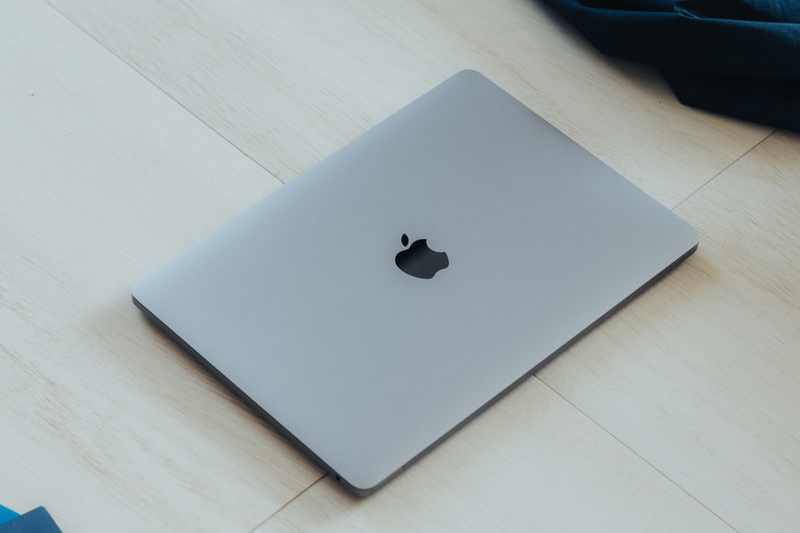 Macbook Pro M1 và Macbook Pro Intel đều thuộc dòng cao cấp và có chung thiết kế