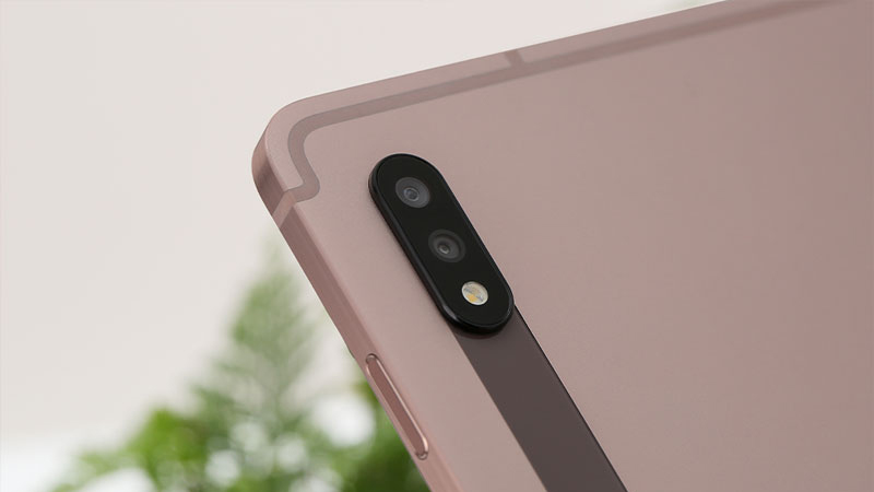 Có sự khác bi&ecirc;̣t khá lớn ở camera của hai sản ph&acirc;̉m