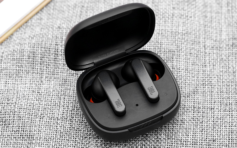 Sản ph&acirc;̉m có kích thước nhỏ nhắn, ch&acirc;́t lượng &acirc;m thanh vượt tr&ocirc;̣i