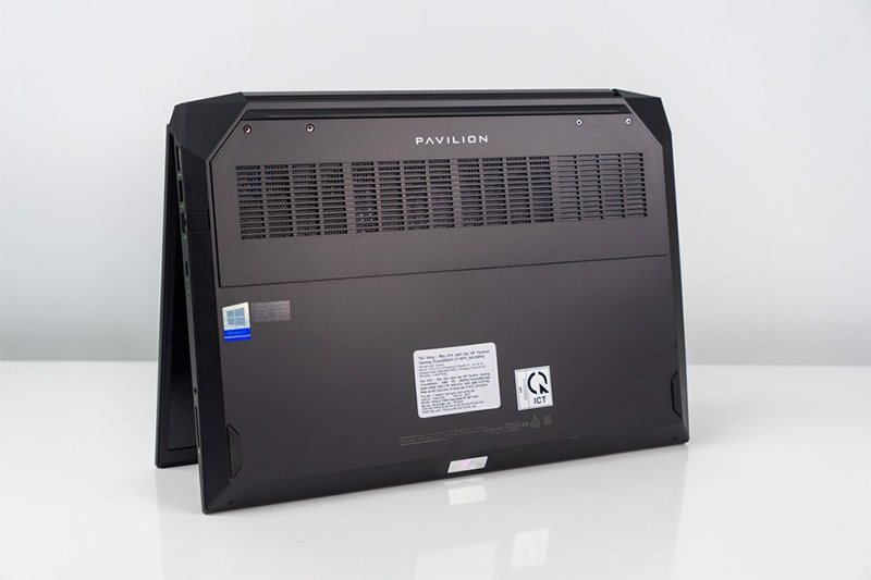 Tản nhiệt tốt với hệ thống quạt dưới đáy