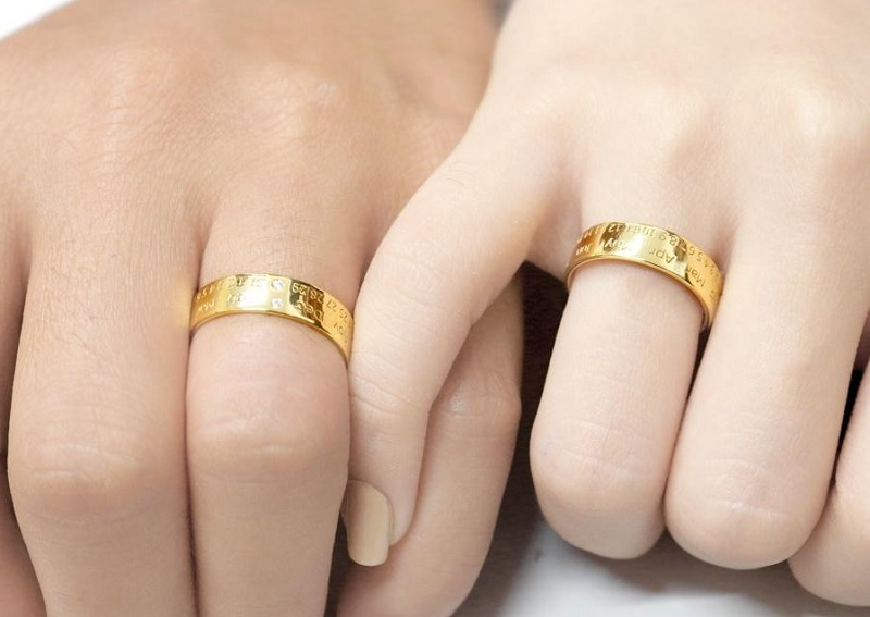 Đám cưới nữ đeo nhẫn tay nào để hạnh phúc viên mãn?