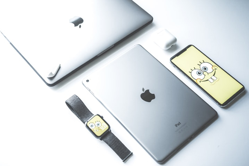 Việc dùng combo iPad và Apple Watch thể hiện sự đồng nhất và tinh tế 