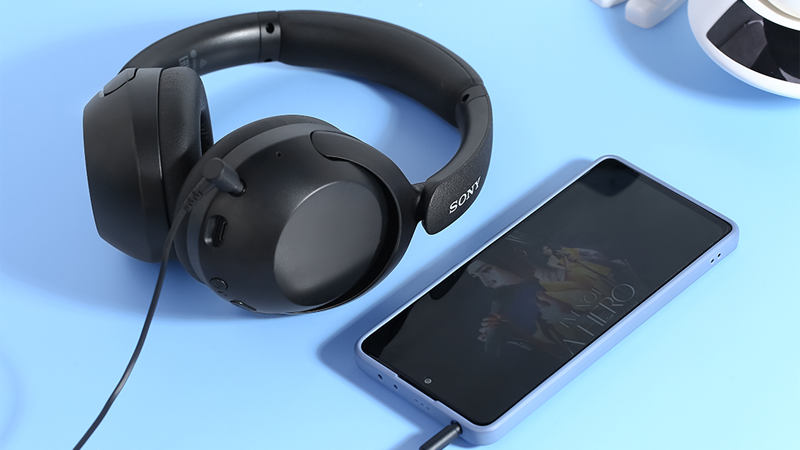 Thiết kế năng động của tai nghe Bluetooth Sony WH-XB910N Đen