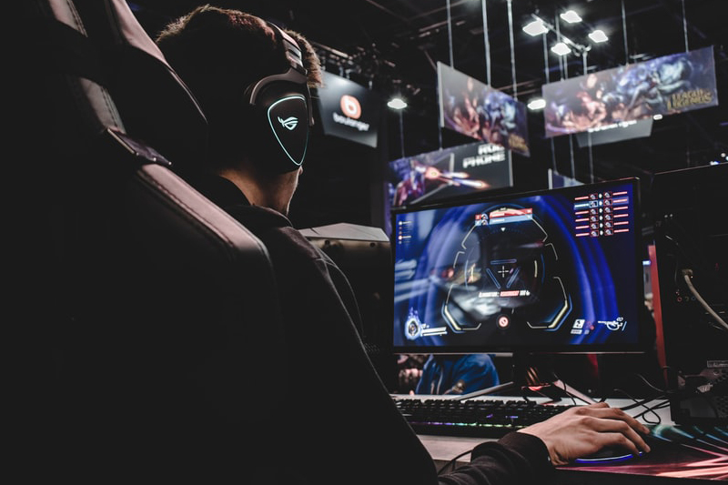 Ph&ugrave; hợp với những ai l&agrave; game thủ hoặc đam m&ecirc; chơi game