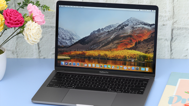 MacBook Pro 2019 lại c&oacute; độ s&aacute;ng v&agrave; khả năng hiển thị m&agrave;u sắc vượt trội hơn