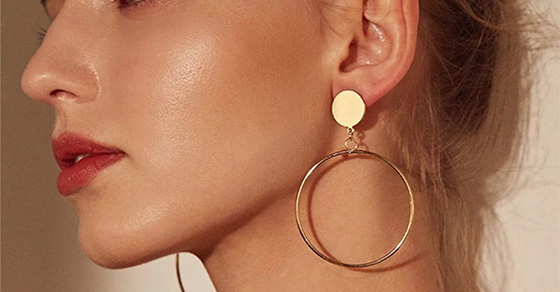 Cách đeo khuyên tai tròn đẹp chất tinh tế thời trang nhất hiện nay