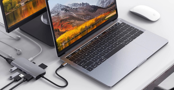 Có nên vừa sạc vừa dùng MacBook không? Cách sạc, bảo vệ pin đúng cách