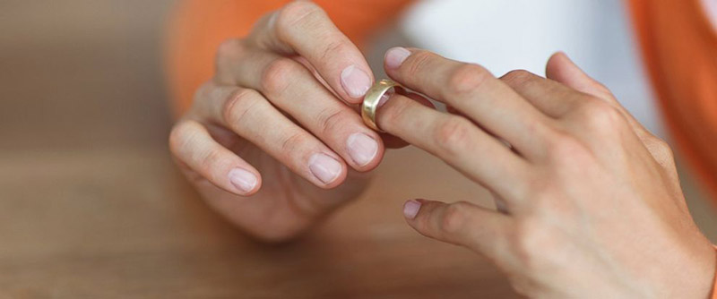 Tháo nhẫn khi cần thiết