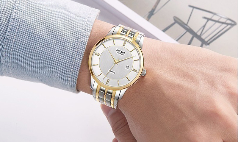 Đồng hồ Nam Nakzen SS4101GD-7N3 mang thiết kế sang trọng với lịch ngày tiện dụng