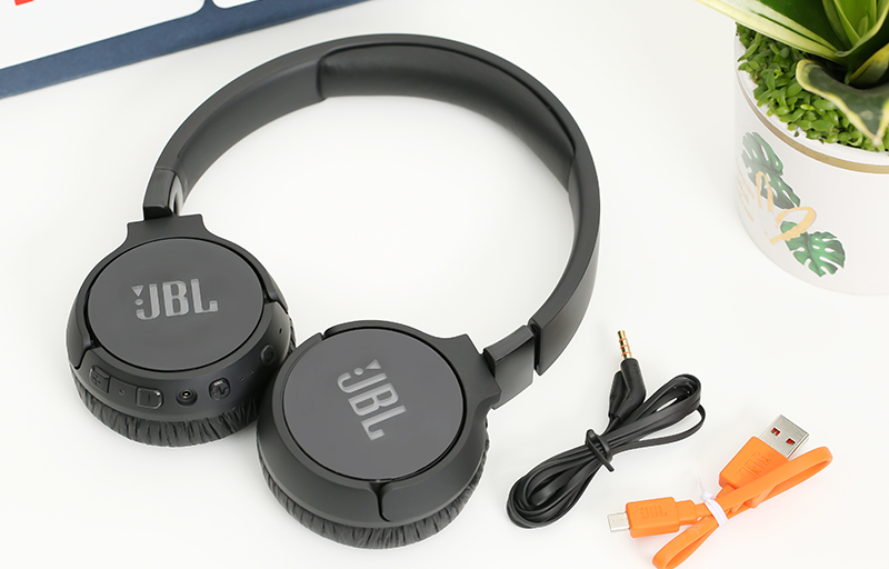 Thiết kế thanh lịch của tai nghe Bluetooth Chụp Tai JBL Tune 600
