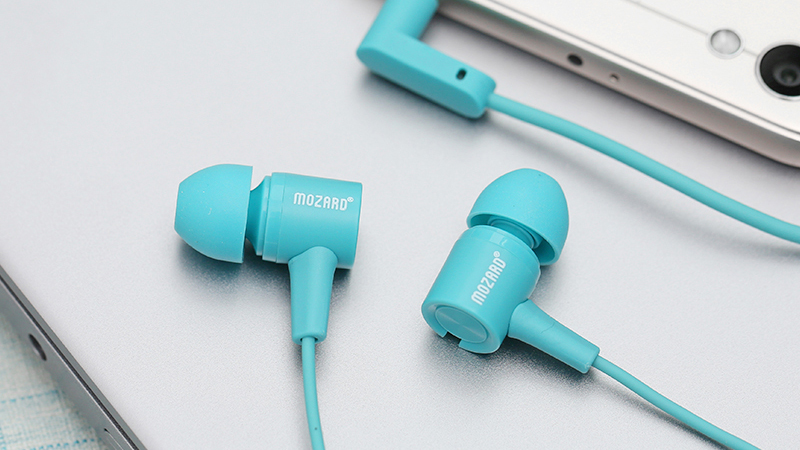 Tai nghe với m&agrave;u sắc nổi bật, chất lượng &acirc;m thanh tốt