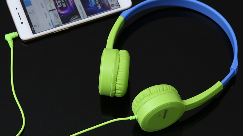 Tai nghe với m&agrave;u sắc độc đ&aacute;o, đệm tai &ecirc;m &aacute;i