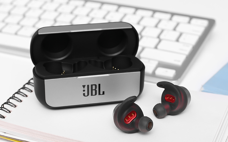 Thiết kế hiện đại của mẫu tai nghe True Wireless JBL REFFLOW
