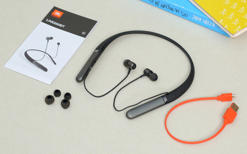 Thiết kế với kiểu choàng cổ độc đáo của tai nghe Thể Thao JBL LIVE200