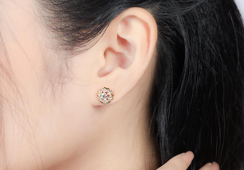 B&ocirc;ng tai c&oacute; thiết kế l&agrave;m t&ocirc;n l&ecirc;n vẻ sang trọng, ki&ecirc;u kỳ