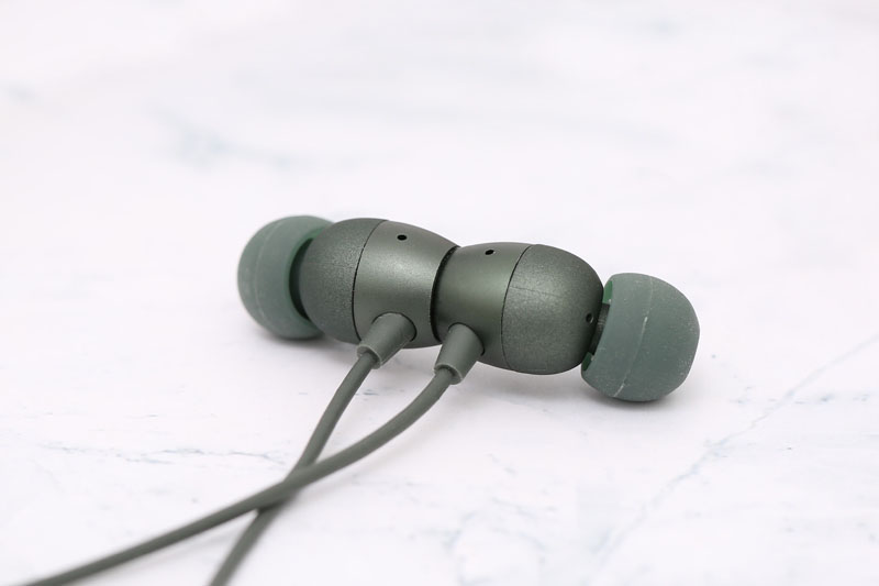  Mozard Z702 có 2 đầu hít nam châm tránh tình trạng thất lạc khi sử dụng