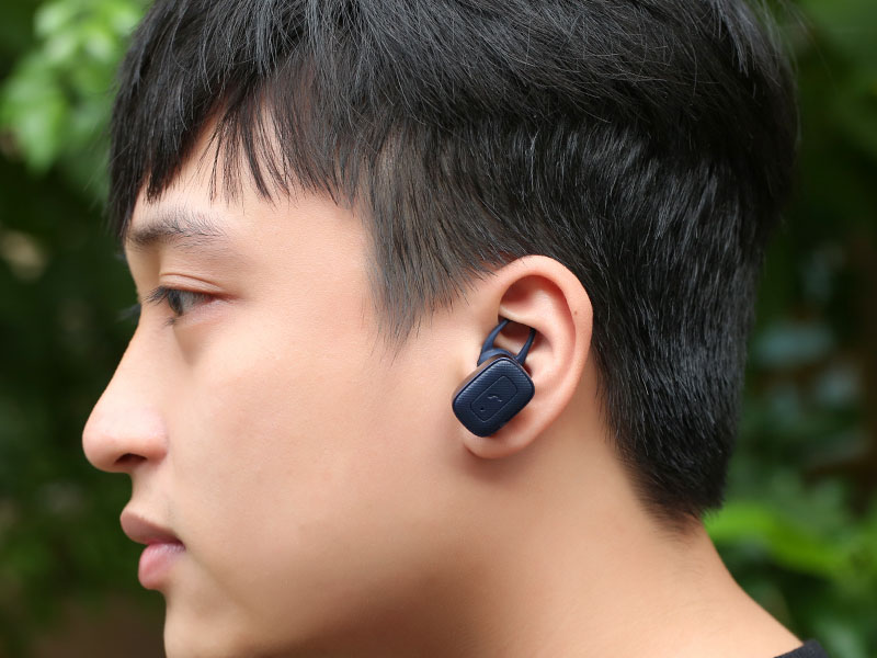 Mozard Q6C  sở hữu công nghệ lọc tiếng ồn cho âm thanh rõ ràng khi đàm thoại