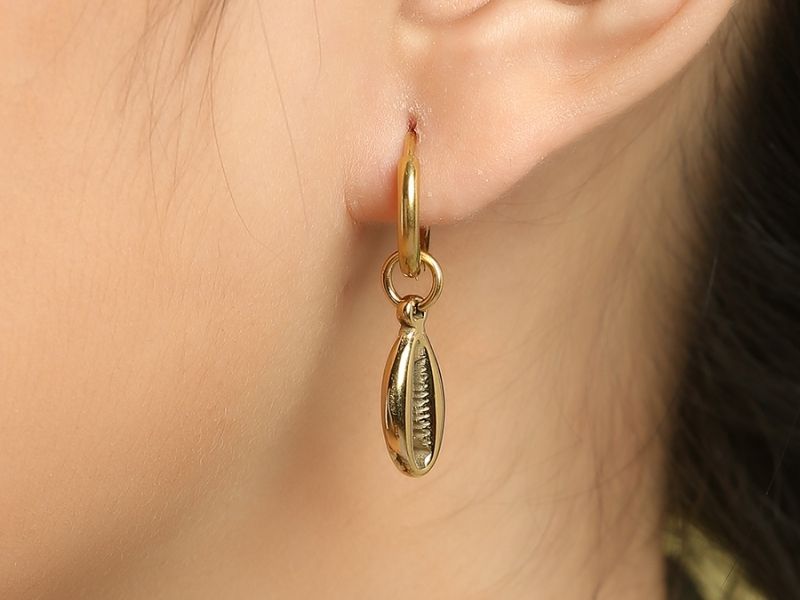  Thiết kế trơn với một h&igrave;nh d&aacute;ng kẹp độc đ&aacute;o 