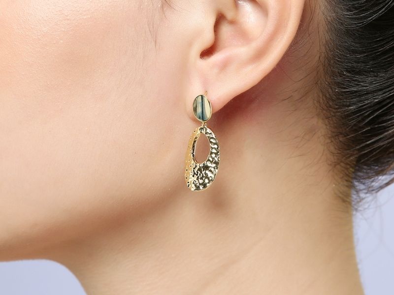 Mặt h&igrave;nh Oval nhẹ nh&agrave;ng, tinh tế