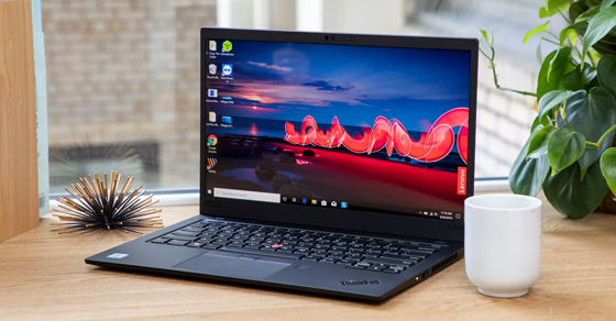 Chọn mua laptop cho người lớn tuổi: Các tiêu chí chọn mua bạn cần biết