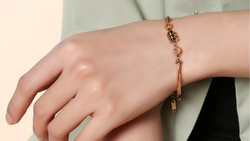 Mẫu lắc tay c&aacute; t&iacute;nh, nổi bật