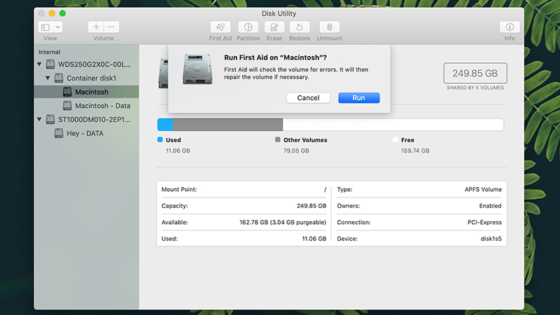 Hãy sử dụng First Aid có sẵn trên máy để kiểm tra ổ cứng