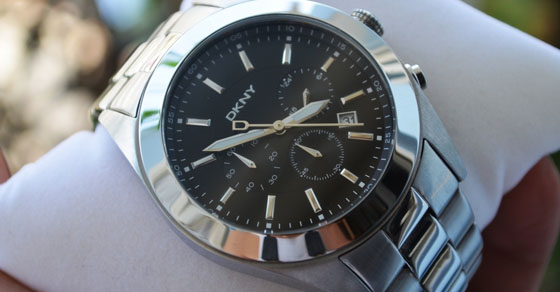 Hướng dẫn cách kiểm tra đồng hồ DKNY chính hãng chi tiết, cực đơn giản