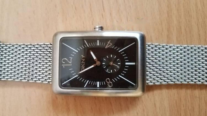 D&acirc;y đeo đồng hồ DKNY được l&agrave;m từ nhiều vật liệu kh&aacute;c nhau