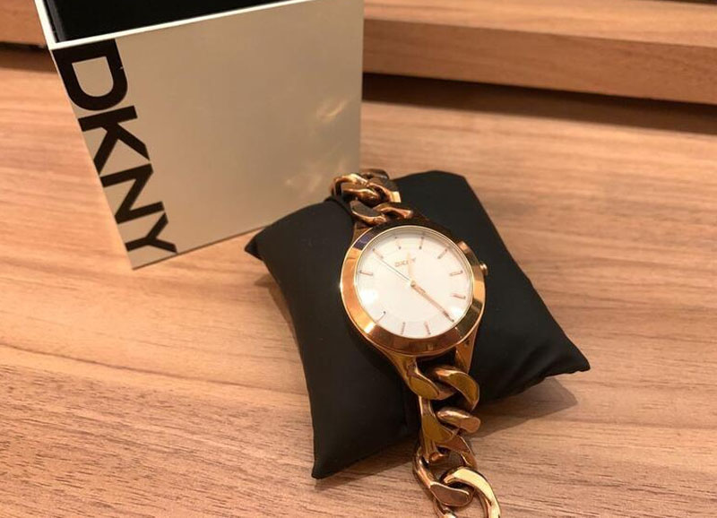 Bạn c&oacute; thể dựa v&agrave;o kim gi&acirc;y để kiểm tra bộ m&aacute;y 