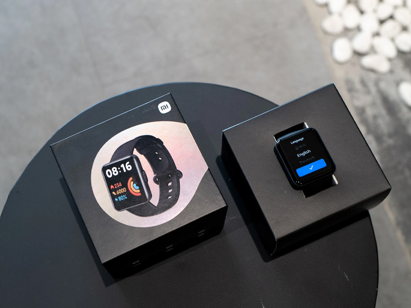 Redmi Watch 2 Lite c&oacute; thiết kế mặt h&igrave;nh vu&ocirc;ng