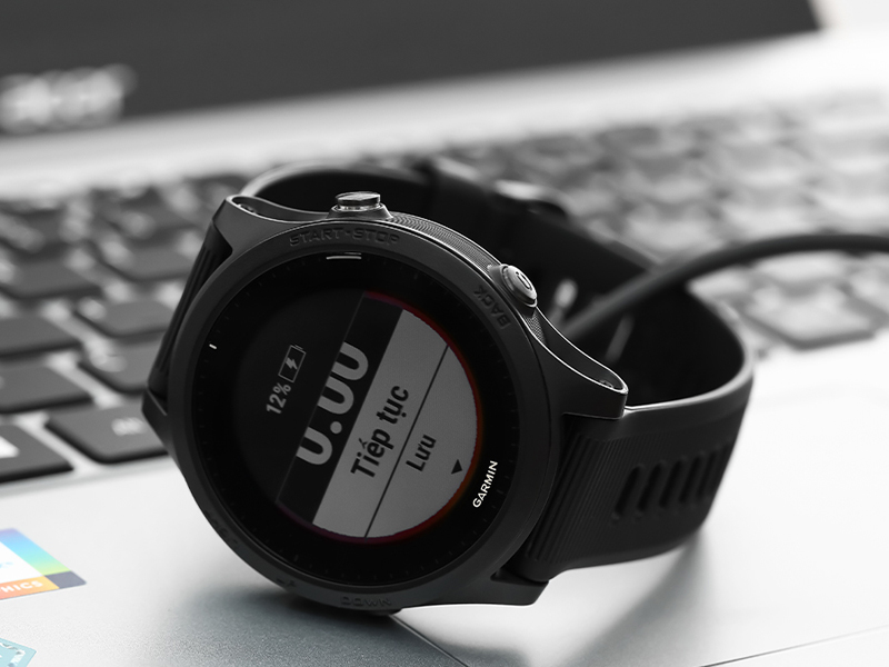 Dây đồng hồ silicone mềm mại, không gây khó chịu khi tập thể thao